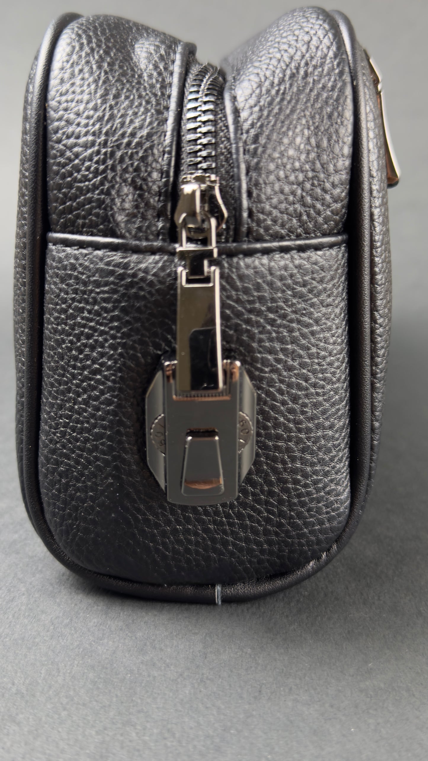 Bag with lock