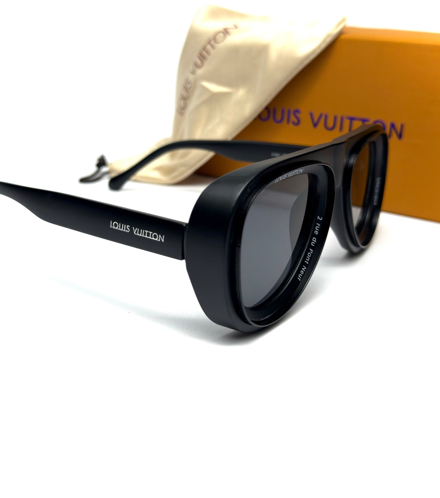 Louis-Vuitton Pilot