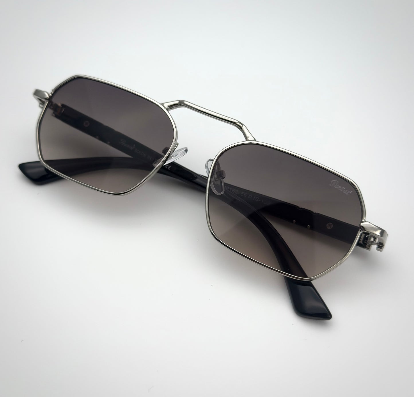 Persol P900