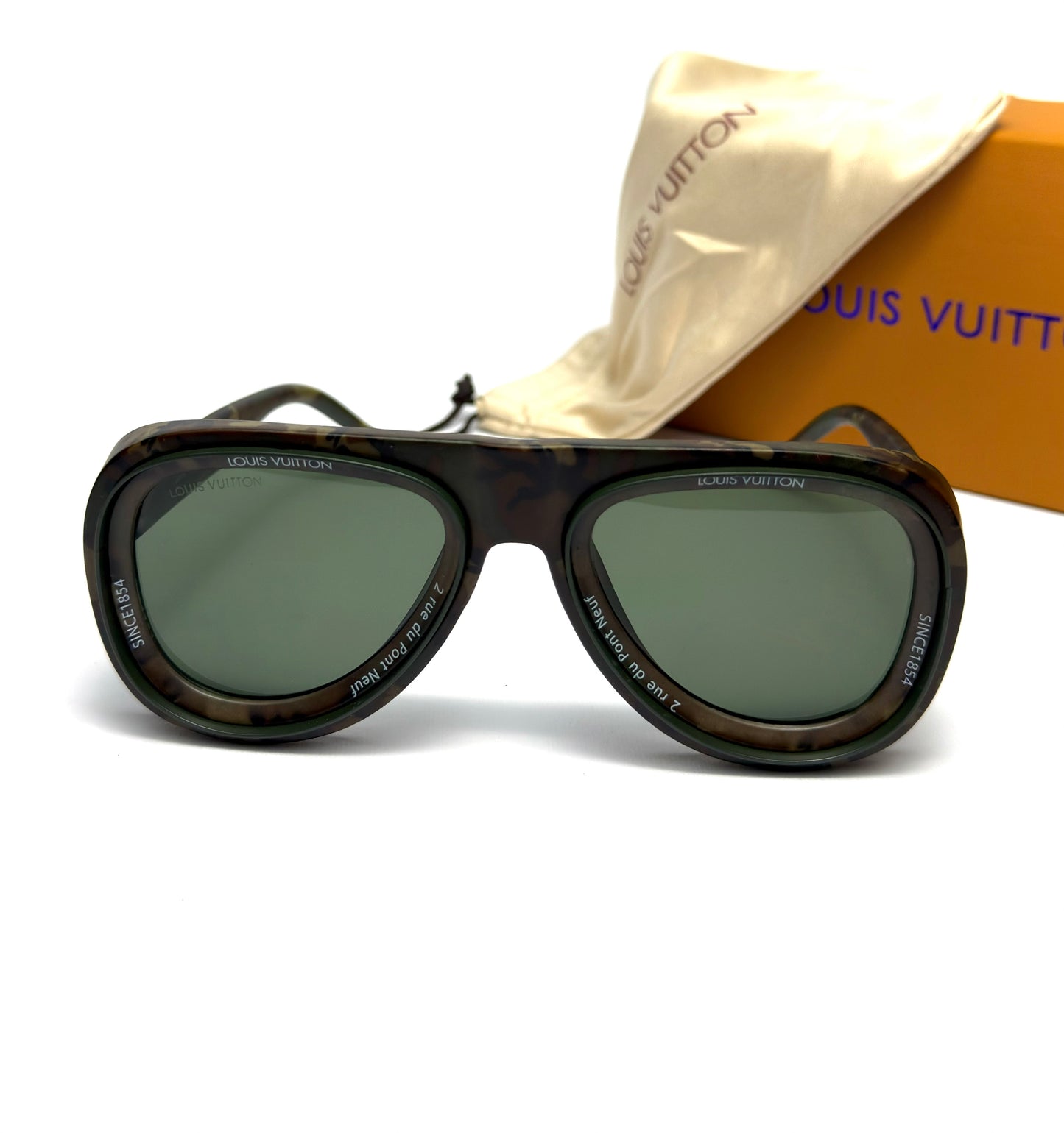 Louis-Vuitton Pilot