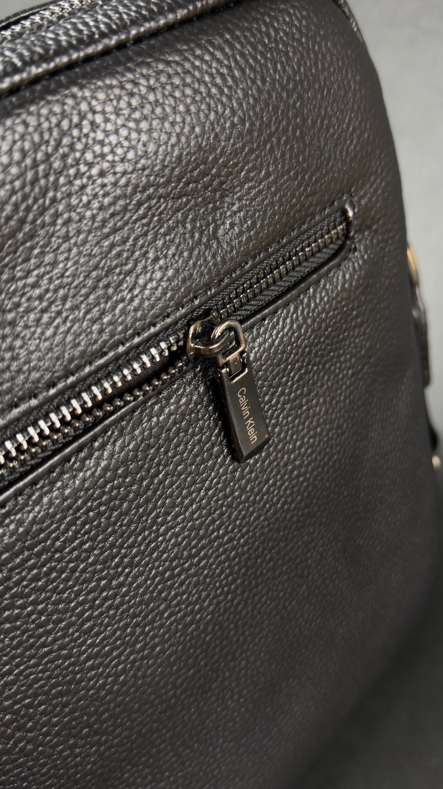 CalvinKlien Cross