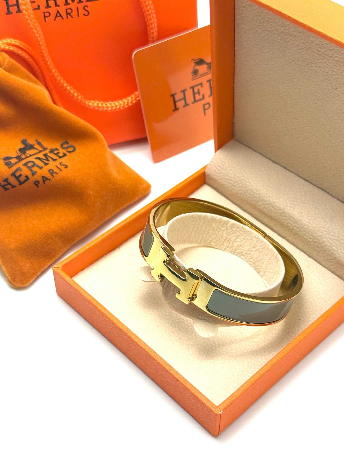 Hermés women
