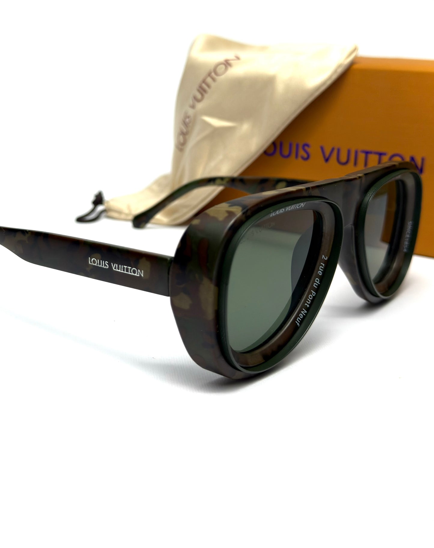 Louis-Vuitton Pilot